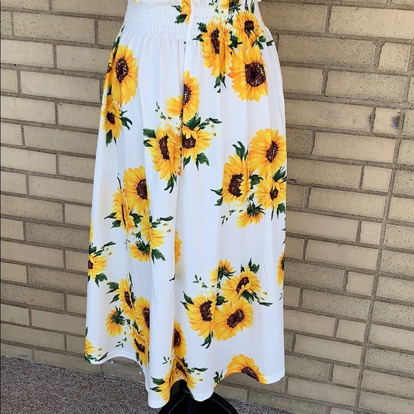 White Yellow Sunflower Print 2 Pc Strapless Top Skirt Set - Picture 7 of 13